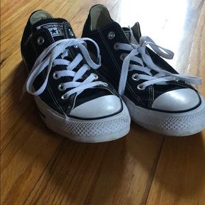 Black low top converse